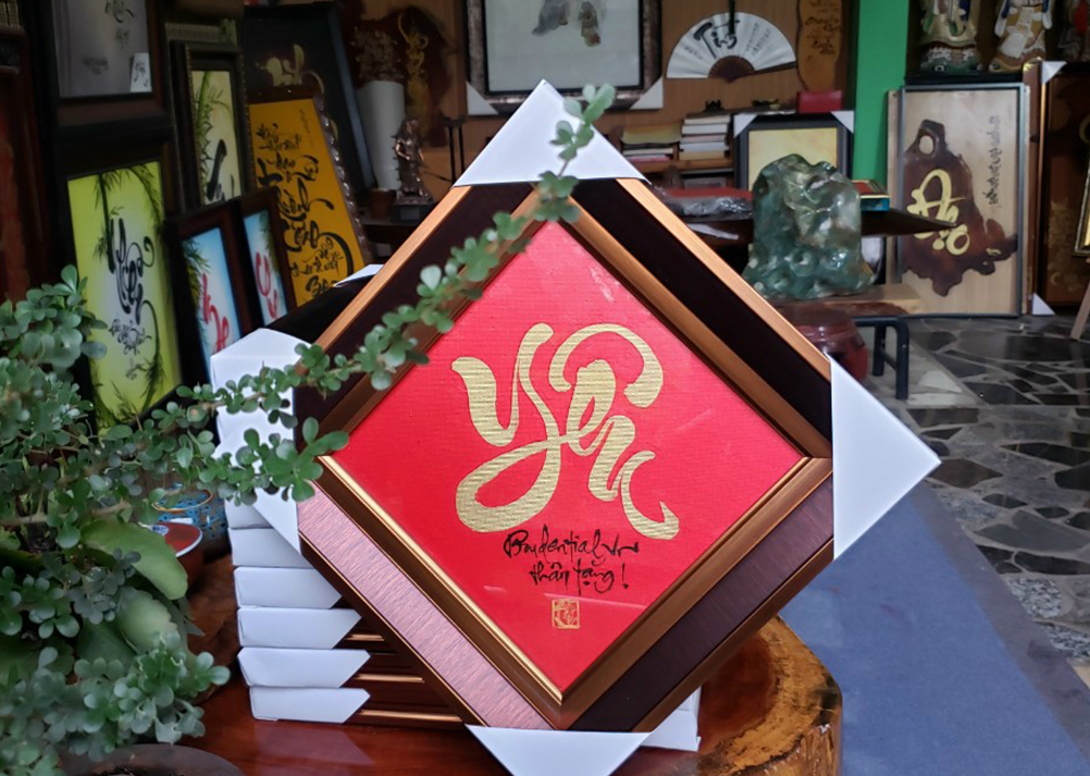 Tranh chữ thư pháp - Yêu