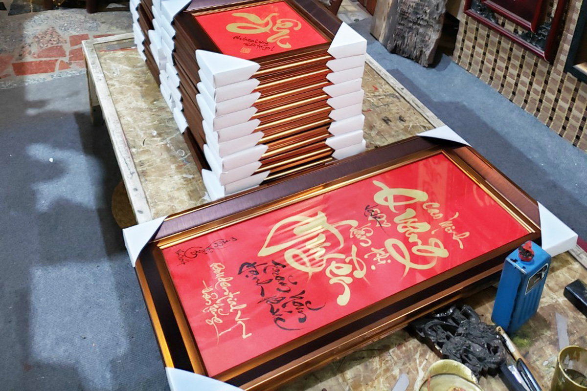 Chữ Thư Pháp- Công ty tặng nhân viên